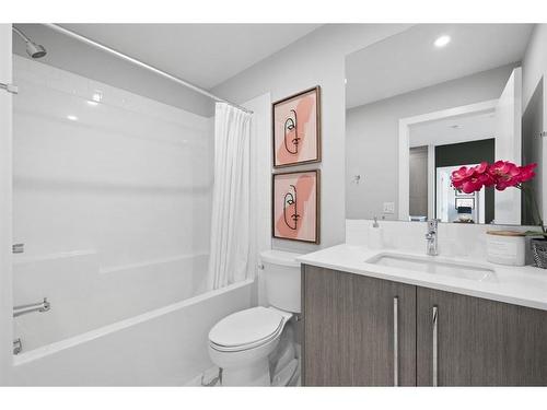 3106-111 Wolf Creek Drive Se, Calgary, AB - Indoor Photo Showing Bathroom