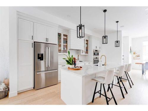 2337 53 Avenue Sw, Calgary, AB - Indoor Photo Showing Kitchen With Upgraded Kitchen