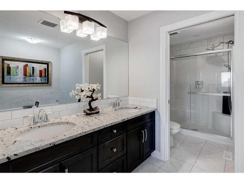 616 Reynolds Crescent Sw, Airdrie, AB - Indoor Photo Showing Bathroom