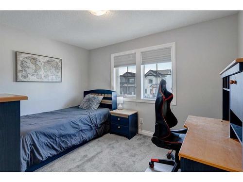 616 Reynolds Crescent Sw, Airdrie, AB - Indoor Photo Showing Bedroom