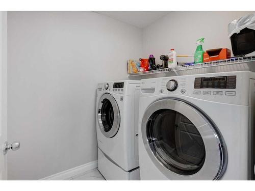 616 Reynolds Crescent Sw, Airdrie, AB - Indoor Photo Showing Laundry Room