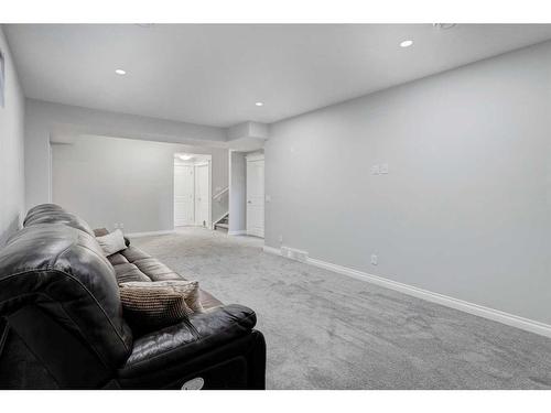 616 Reynolds Crescent Sw, Airdrie, AB - Indoor Photo Showing Other Room