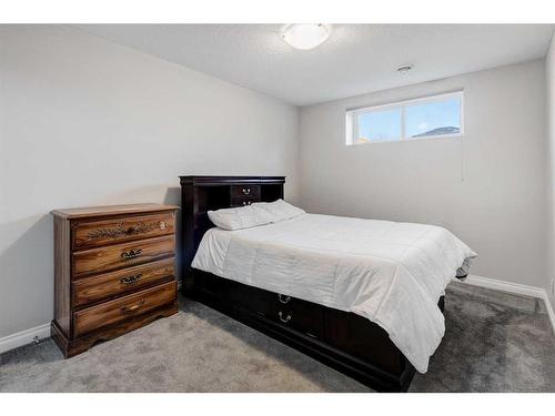 616 Reynolds Crescent Sw, Airdrie, AB - Indoor Photo Showing Bedroom