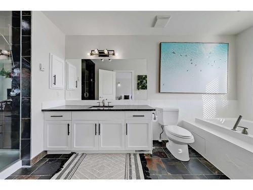 2630 35 Street Sw, Calgary, AB - Indoor Photo Showing Bathroom