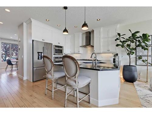 2630 35 Street Sw, Calgary, AB - Indoor Photo Showing Kitchen With Upgraded Kitchen