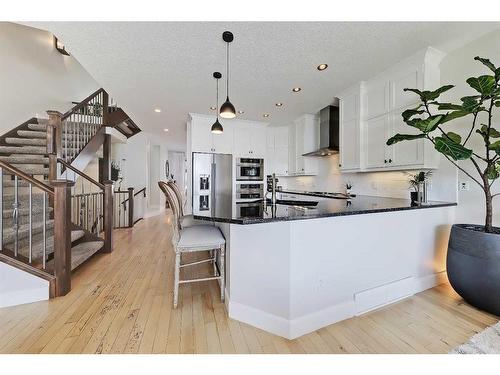 2630 35 Street Sw, Calgary, AB - Indoor Photo Showing Kitchen With Upgraded Kitchen