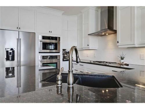 2630 35 Street Sw, Calgary, AB - Indoor Photo Showing Kitchen With Upgraded Kitchen