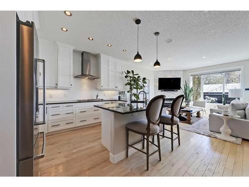 2630 35 Street Sw, Calgary, AB - Indoor Photo Showing Kitchen With Upgraded Kitchen