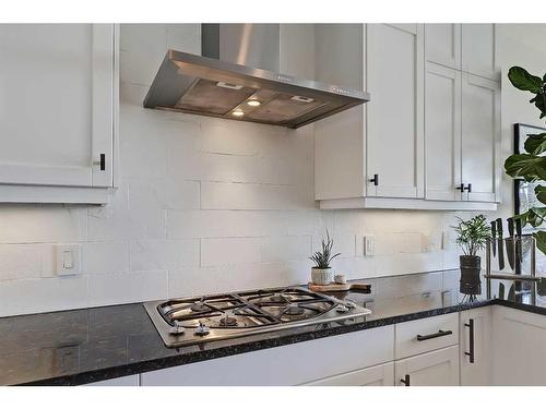 2630 35 Street Sw, Calgary, AB - Indoor Photo Showing Kitchen