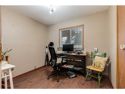 905 Spring Haven Court Se, Airdrie, AB - Indoor Photo Showing Office