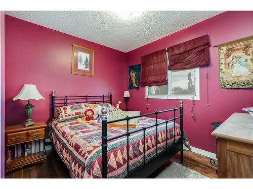 905 Spring Haven Court Se, Airdrie, AB - Indoor Photo Showing Bedroom