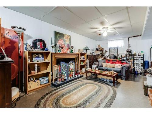 905 Spring Haven Court Se, Airdrie, AB - Indoor Photo Showing Other Room