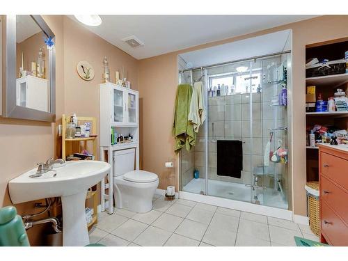 905 Spring Haven Court Se, Airdrie, AB - Indoor Photo Showing Bathroom