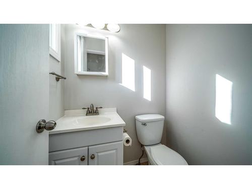 100-630 Sabrina Road Sw, Calgary, AB - Indoor Photo Showing Bathroom