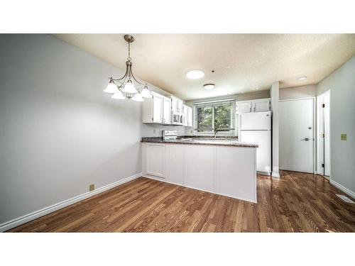 100-630 Sabrina Road Sw, Calgary, AB - Indoor Photo Showing Kitchen