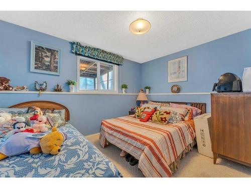 216 Deersaxon Circle Se, Calgary, AB - Indoor Photo Showing Bedroom