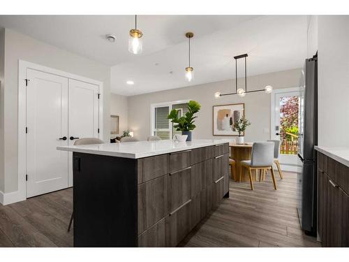 1-923 1 Avenue Nw, Calgary, AB - Indoor Photo Showing Kitchen