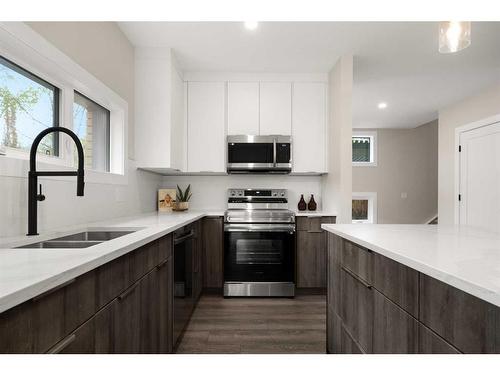 1-923 1 Avenue Nw, Calgary, AB - Indoor Photo Showing Kitchen With Double Sink With Upgraded Kitchen