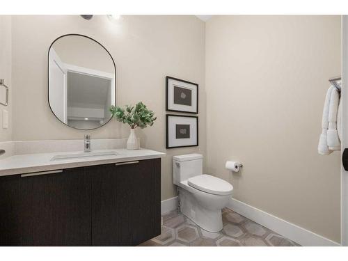 1-923 1 Avenue Nw, Calgary, AB - Indoor Photo Showing Bathroom