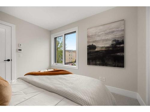 1-923 1 Avenue Nw, Calgary, AB - Indoor Photo Showing Bedroom