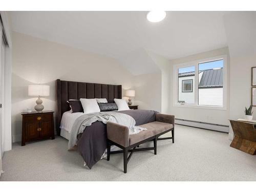 1-923 1 Avenue Nw, Calgary, AB - Indoor Photo Showing Bedroom