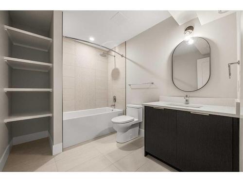 1-923 1 Avenue Nw, Calgary, AB - Indoor Photo Showing Bathroom