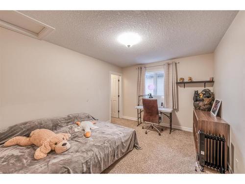 14 Aspen Acres Link Sw, Calgary, AB - Indoor Photo Showing Bedroom