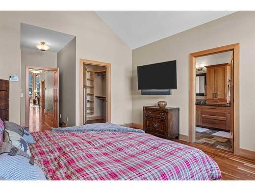 711 3Rd Street, Canmore, AB - Indoor Photo Showing Bedroom