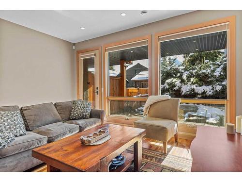 711 3Rd Street, Canmore, AB - Indoor Photo Showing Living Room