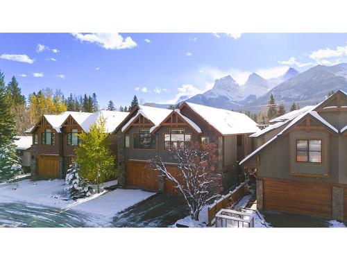 711 3Rd Street, Canmore, AB - Outdoor