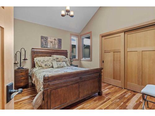 711 3Rd Street, Canmore, AB - Indoor Photo Showing Bedroom