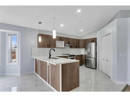 176 Stonegate Crescent Nw, Airdrie, AB - Indoor Photo Showing Kitchen With Stainless Steel Kitchen