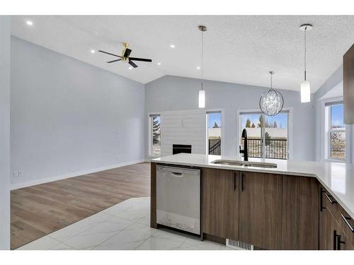 176 Stonegate Crescent Nw, Airdrie, AB - Indoor Photo Showing Kitchen With Double Sink