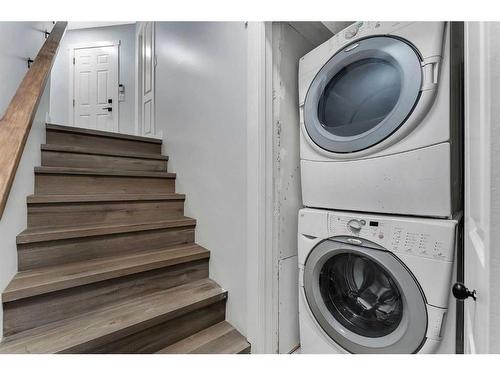 176 Stonegate Crescent Nw, Airdrie, AB - Indoor Photo Showing Laundry Room