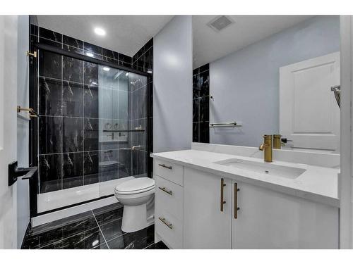 176 Stonegate Crescent Nw, Airdrie, AB - Indoor Photo Showing Bathroom