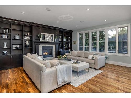 2824 12 Avenue Nw, Calgary, AB - Indoor Photo Showing Living Room With Fireplace