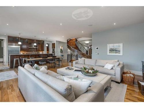 2824 12 Avenue Nw, Calgary, AB - Indoor Photo Showing Living Room