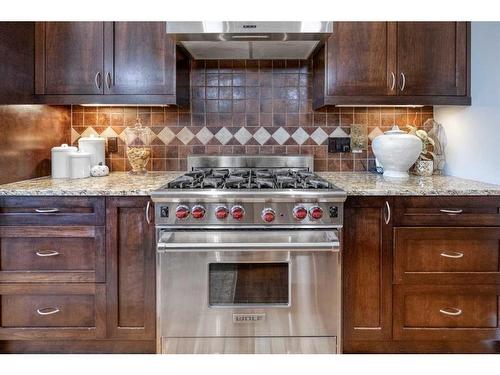 2824 12 Avenue Nw, Calgary, AB - Indoor Photo Showing Kitchen With Upgraded Kitchen