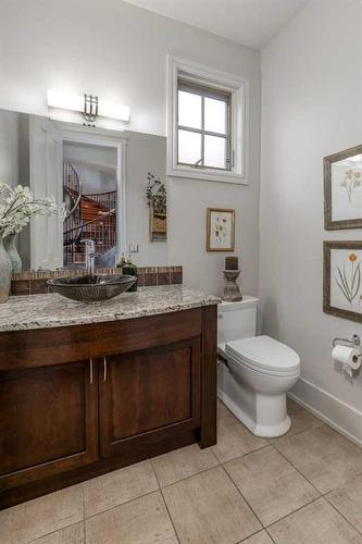 2824 12 Avenue Nw, Calgary, AB - Indoor Photo Showing Bathroom