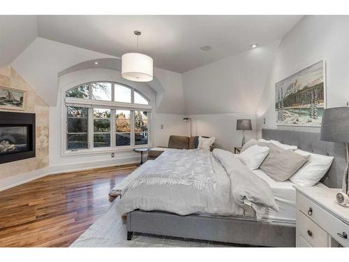 2824 12 Avenue Nw, Calgary, AB - Indoor Photo Showing Bedroom