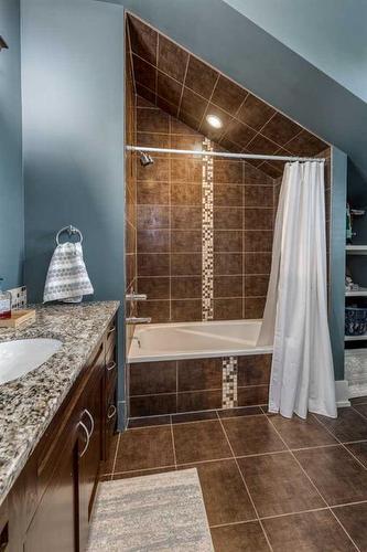 2824 12 Avenue Nw, Calgary, AB - Indoor Photo Showing Bathroom