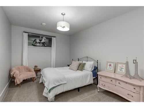 2824 12 Avenue Nw, Calgary, AB - Indoor Photo Showing Bedroom