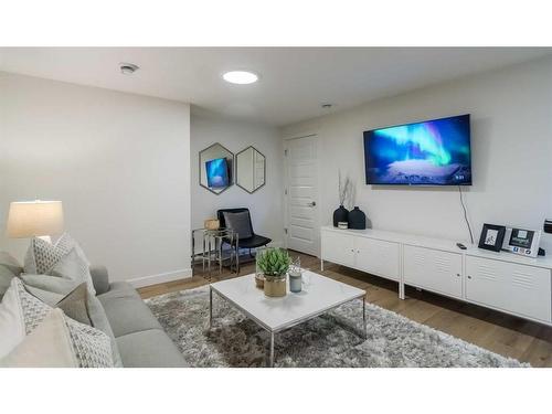 268 Belvedere Drive Se, Calgary, AB - Indoor Photo Showing Living Room