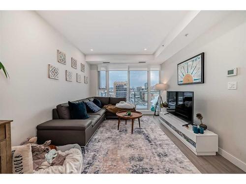 601-930 16 Avenue Sw, Calgary, AB - Indoor Photo Showing Living Room