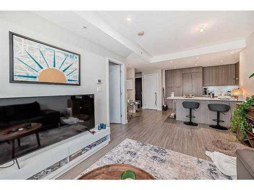 601-930 16 Avenue Sw, Calgary, AB - Indoor Photo Showing Living Room