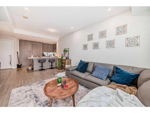 601-930 16 Avenue Sw, Calgary, AB - Indoor Photo Showing Living Room