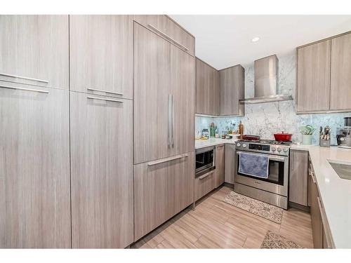 601-930 16 Avenue Sw, Calgary, AB - Indoor Photo Showing Kitchen With Double Sink