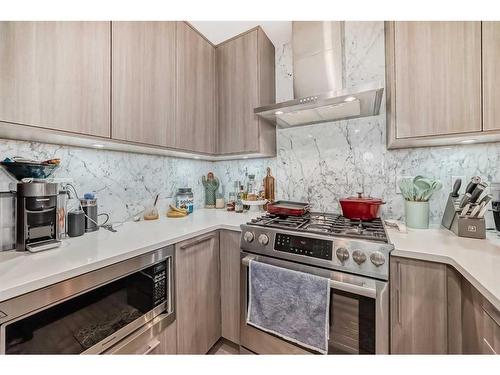 601-930 16 Avenue Sw, Calgary, AB - Indoor Photo Showing Kitchen