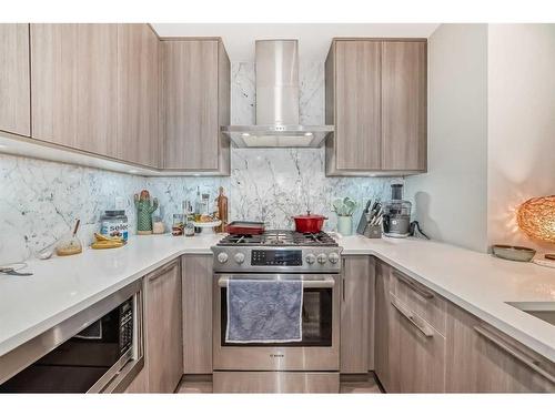 601-930 16 Avenue Sw, Calgary, AB - Indoor Photo Showing Kitchen