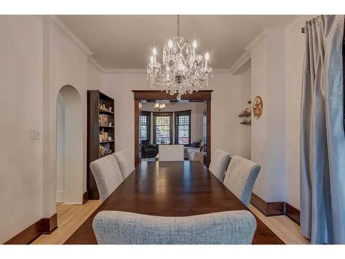 226 10A Street Nw, Calgary, AB - Indoor Photo Showing Dining Room